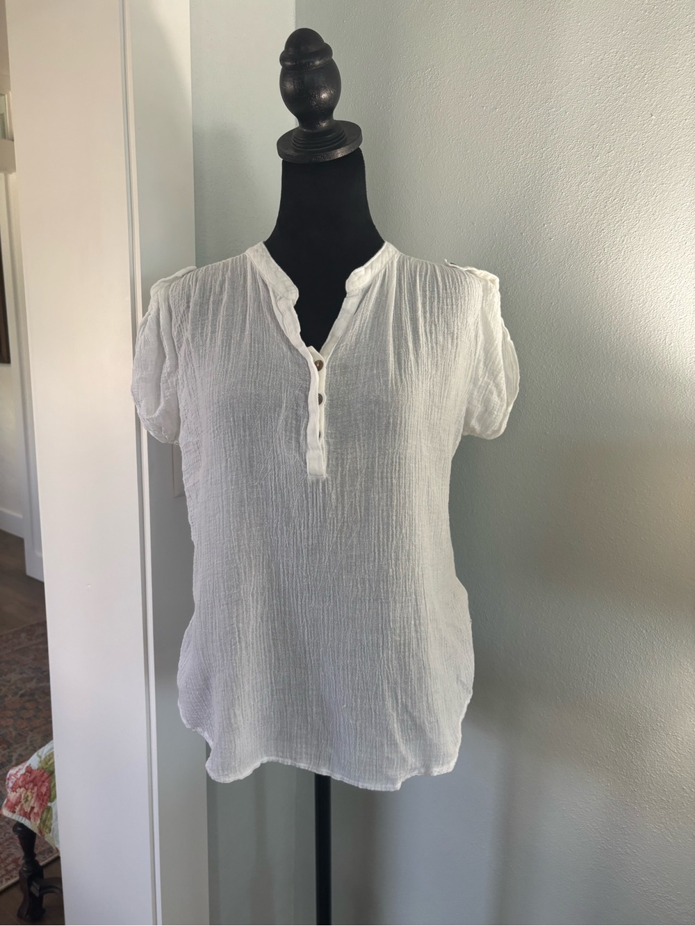 True Religion White Short-Sleeve Textured Henley Blouse